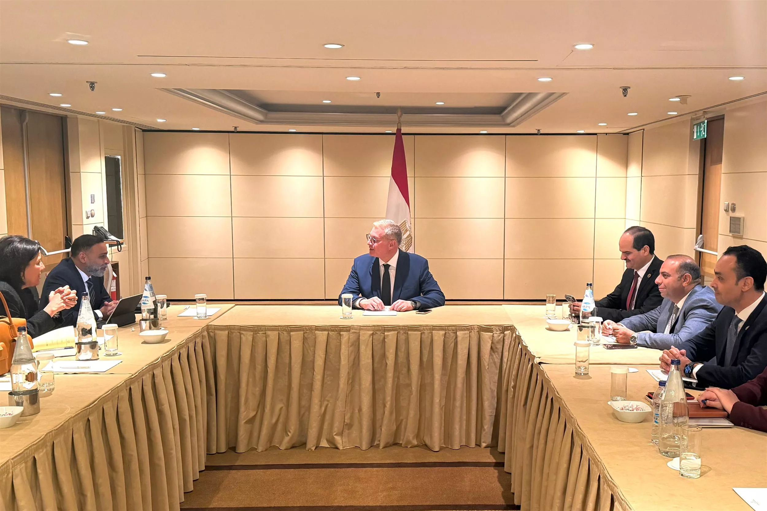 وزير البترول مع الرئيس التنفيذي لأركيوس إنرجي