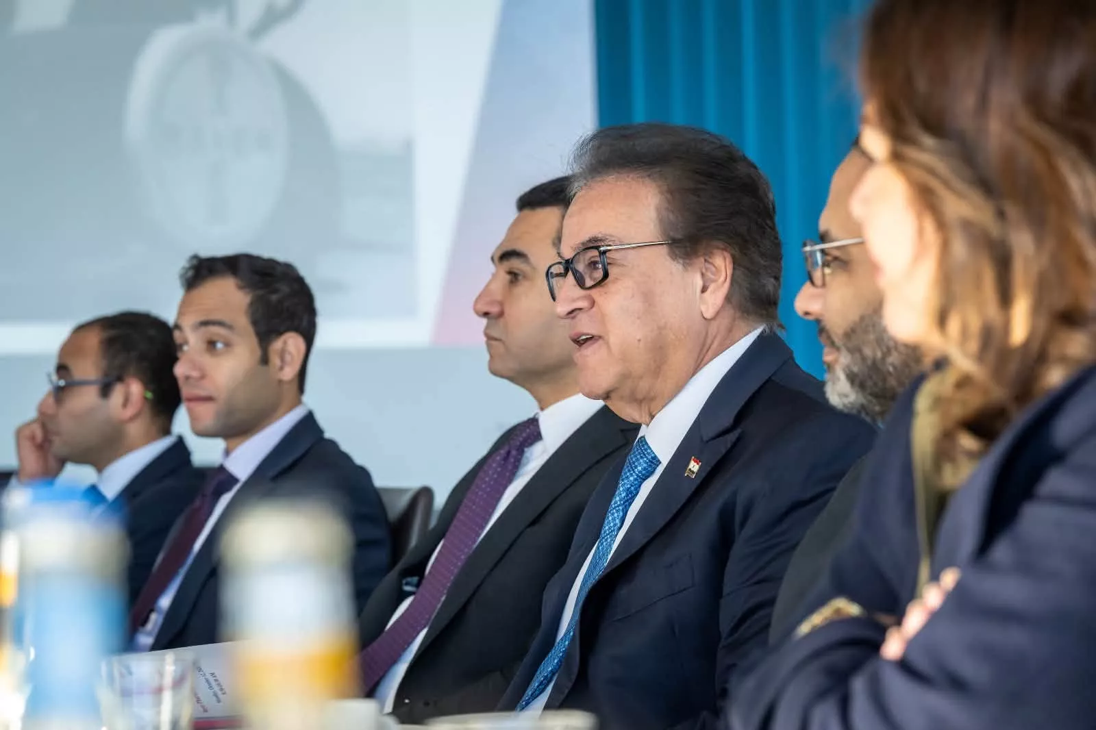 وزير الصحة يزور مقر باير الألمانية