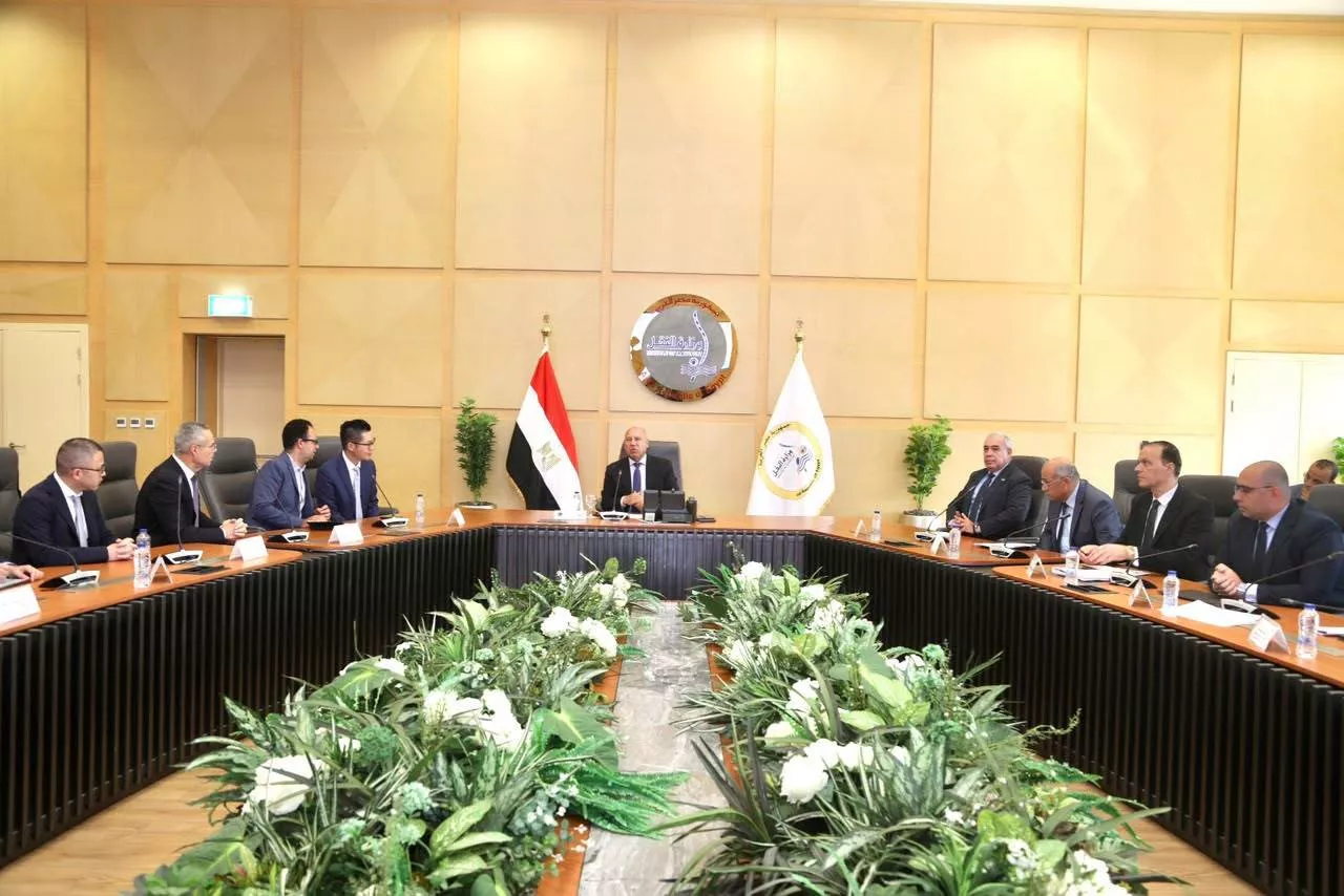 توقيع مذكرة تفاهم لإنشاء محطة الصب الجاف غير النظيف بميناء المكس