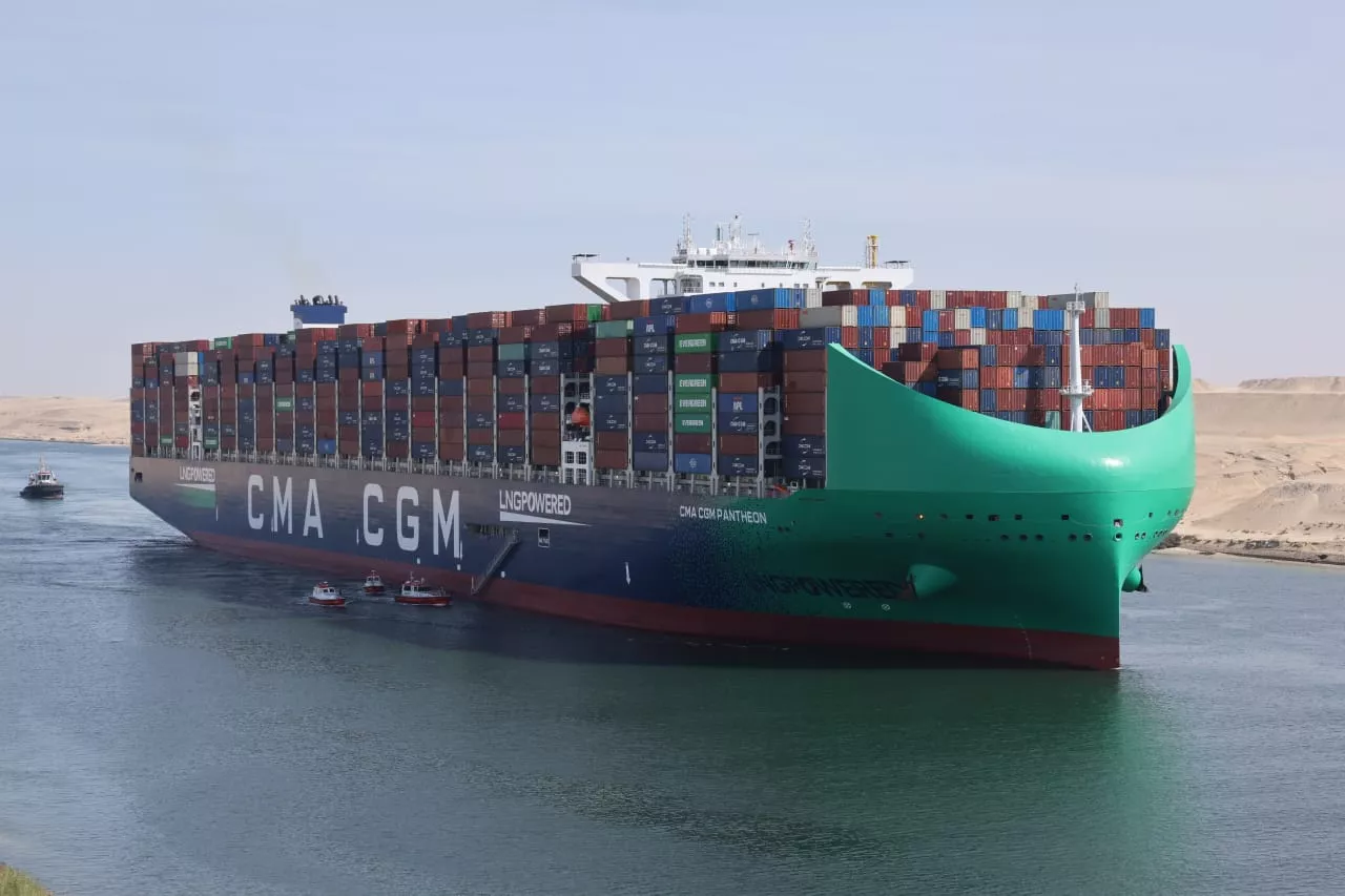 سفينة الحاويات العملاقة CMA CGM PANTHEON 