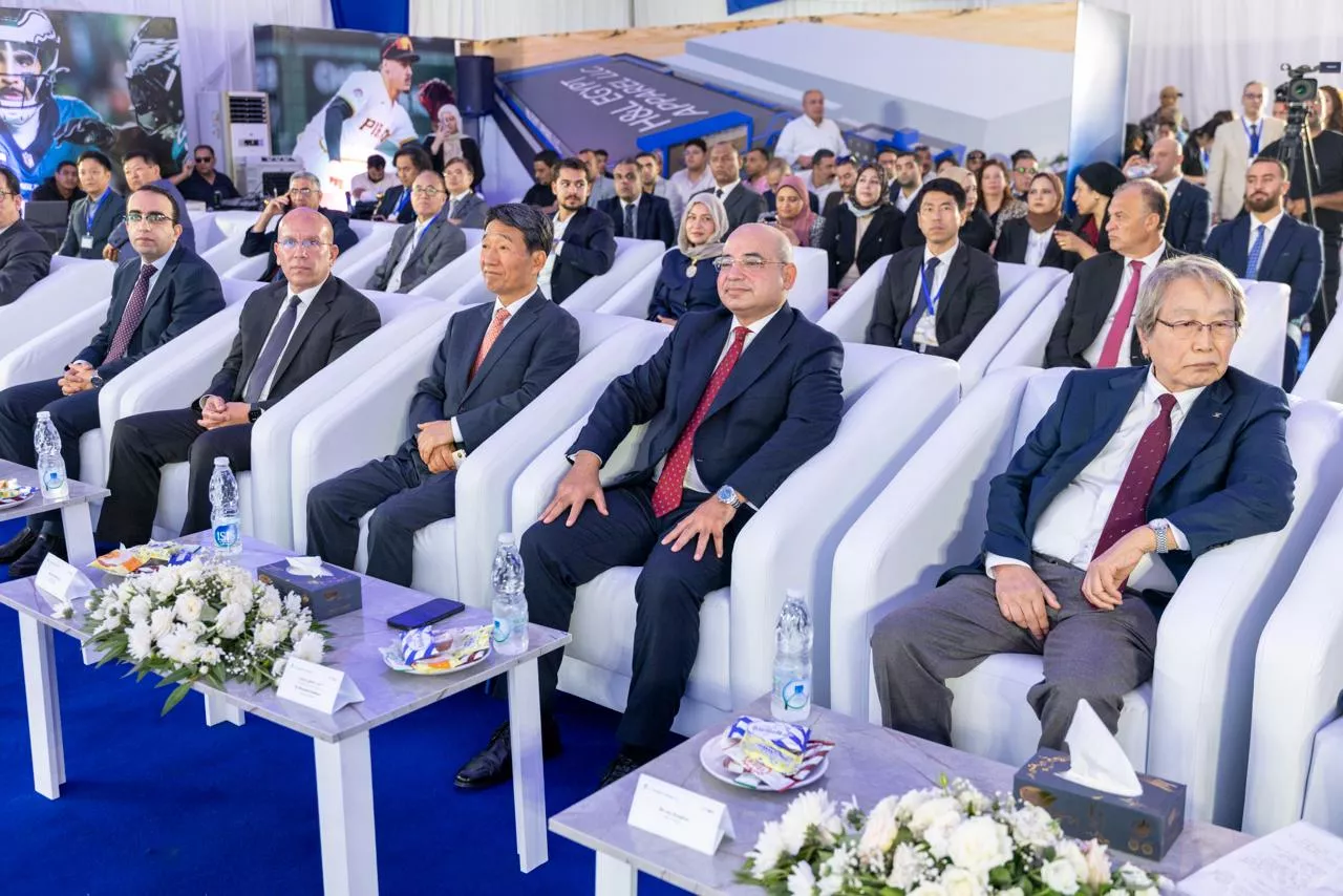 وضع حجر أساس مصنع إتش أند إل مصر الكوري للملابس الرياضية