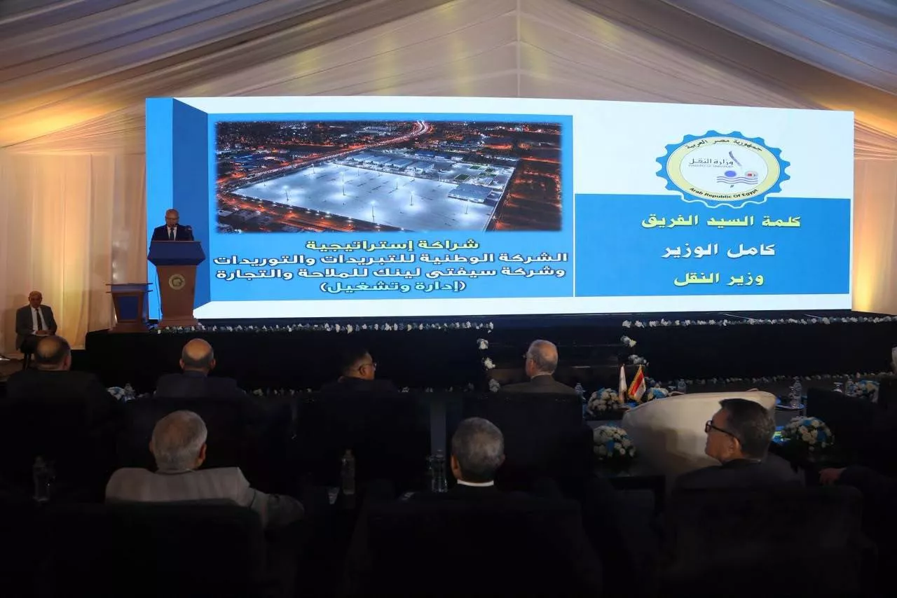 وزير النقل يفتتح ميناء العامرية الجاف بالإسكندرية