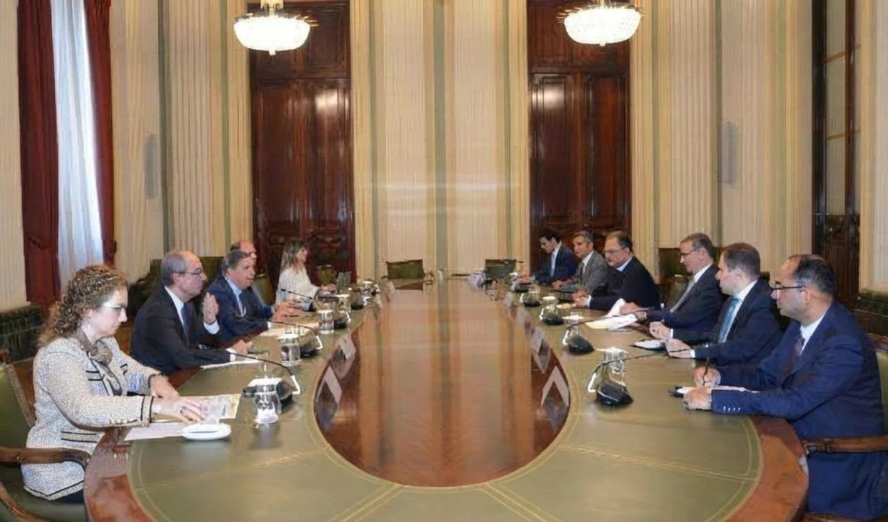 وزير الزراعة يجتمع مع نظيره الإسباني 