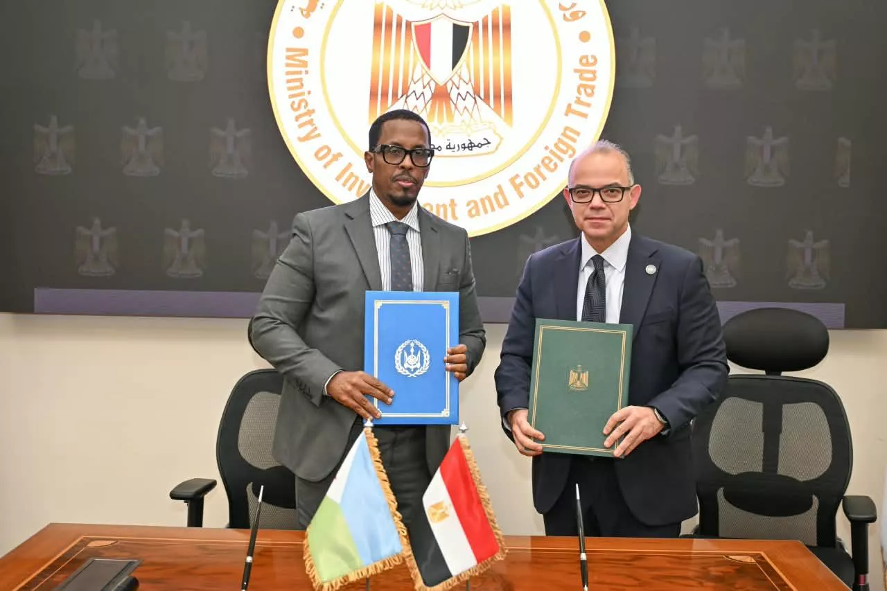 وزير الاستثمار ونظيره الجيبوتي يوقعان بروتوكول الاتفاق
