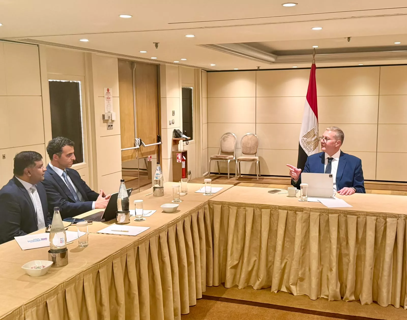 وزير البترول يجتمع مع قيادات شركة شيفرون العالمية