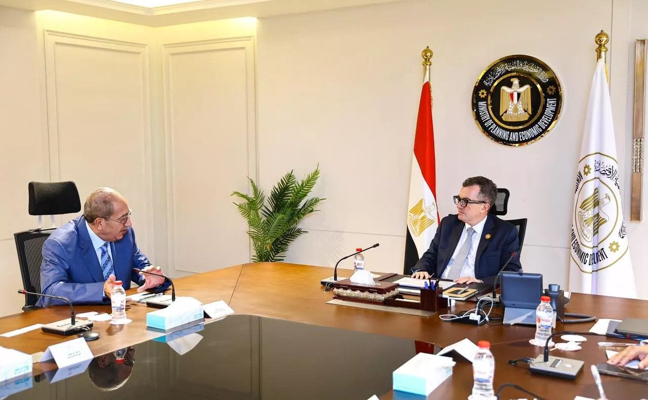 وزير التخطيط يجتمع مع وفد من جامعة إسلسكا