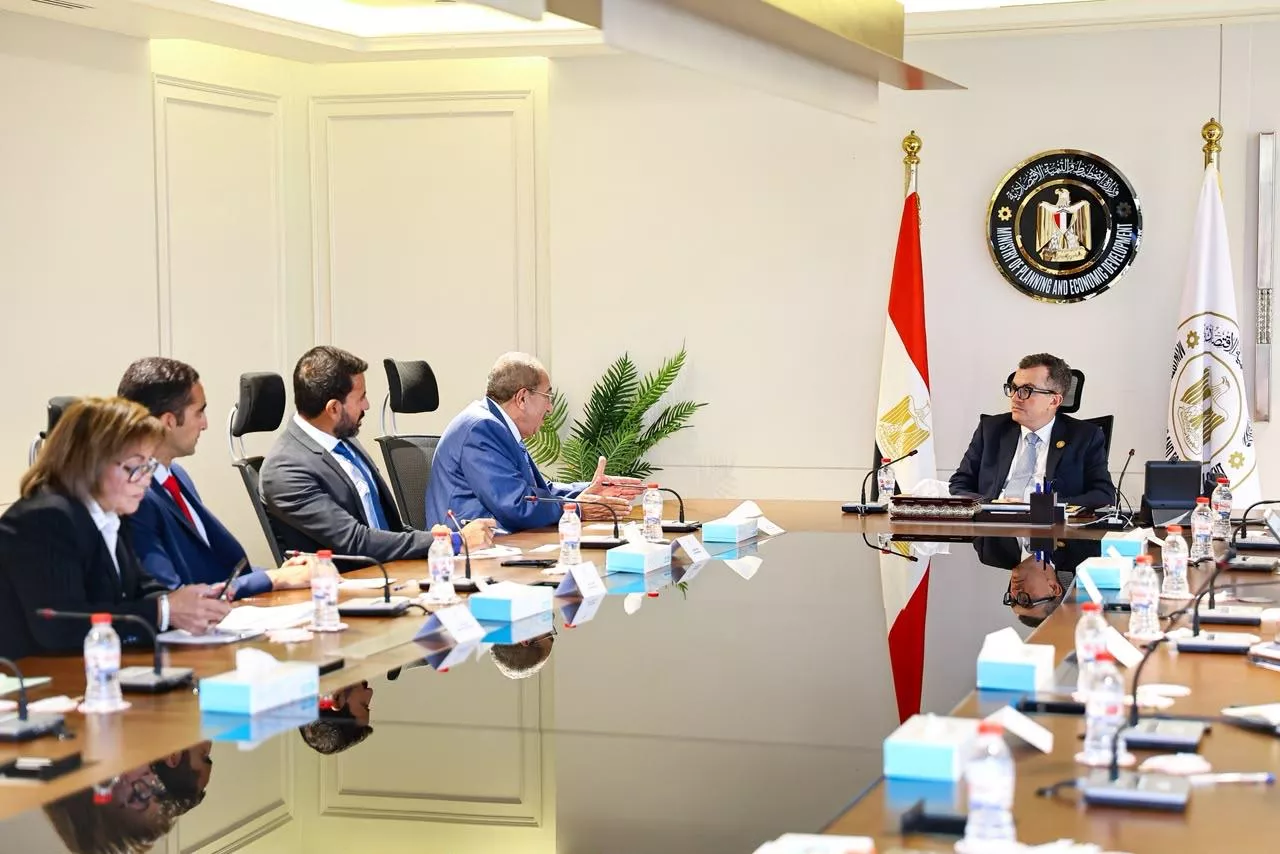 وزير التخطيط يجتمع مع وفد من جامعة إسلسكا