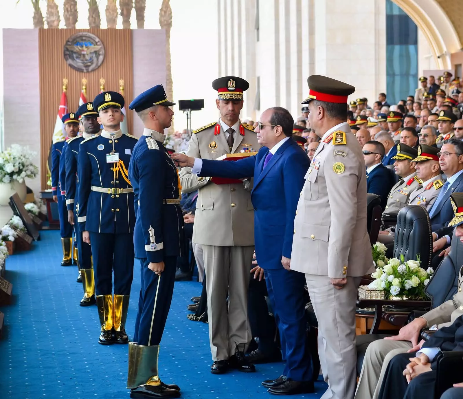 السيسي يشهد احتفال تخرج دفعات من الأكاديمية والكلية العسكرية