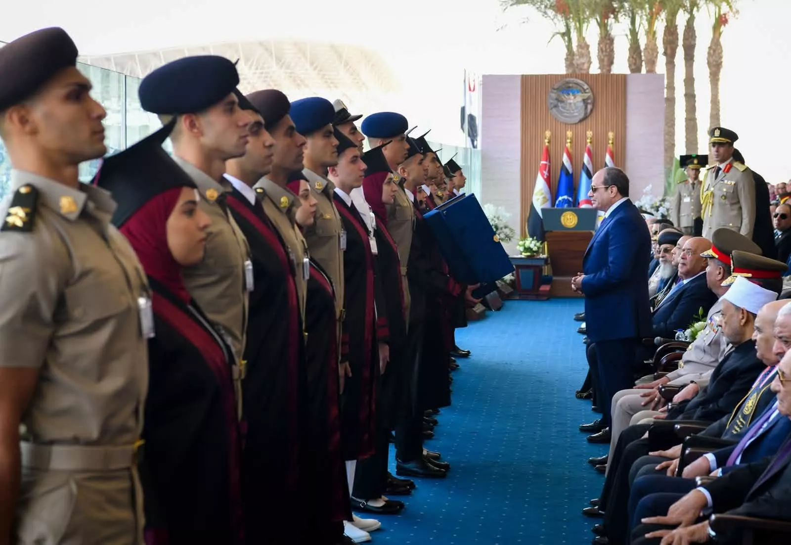 السيسي يشهد احتفال تخرج دفعات من الأكاديمية والكلية العسكرية
