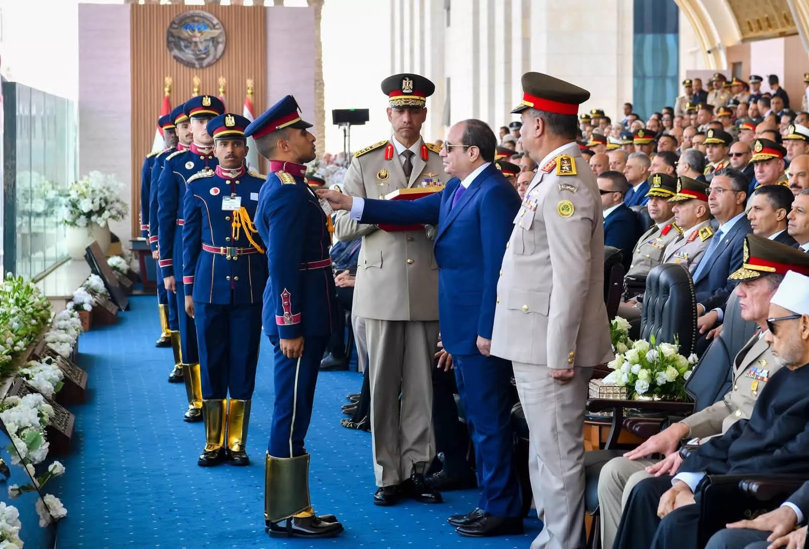 السيسي يشهد احتفال تخرج دفعات من الأكاديمية والكلية العسكرية