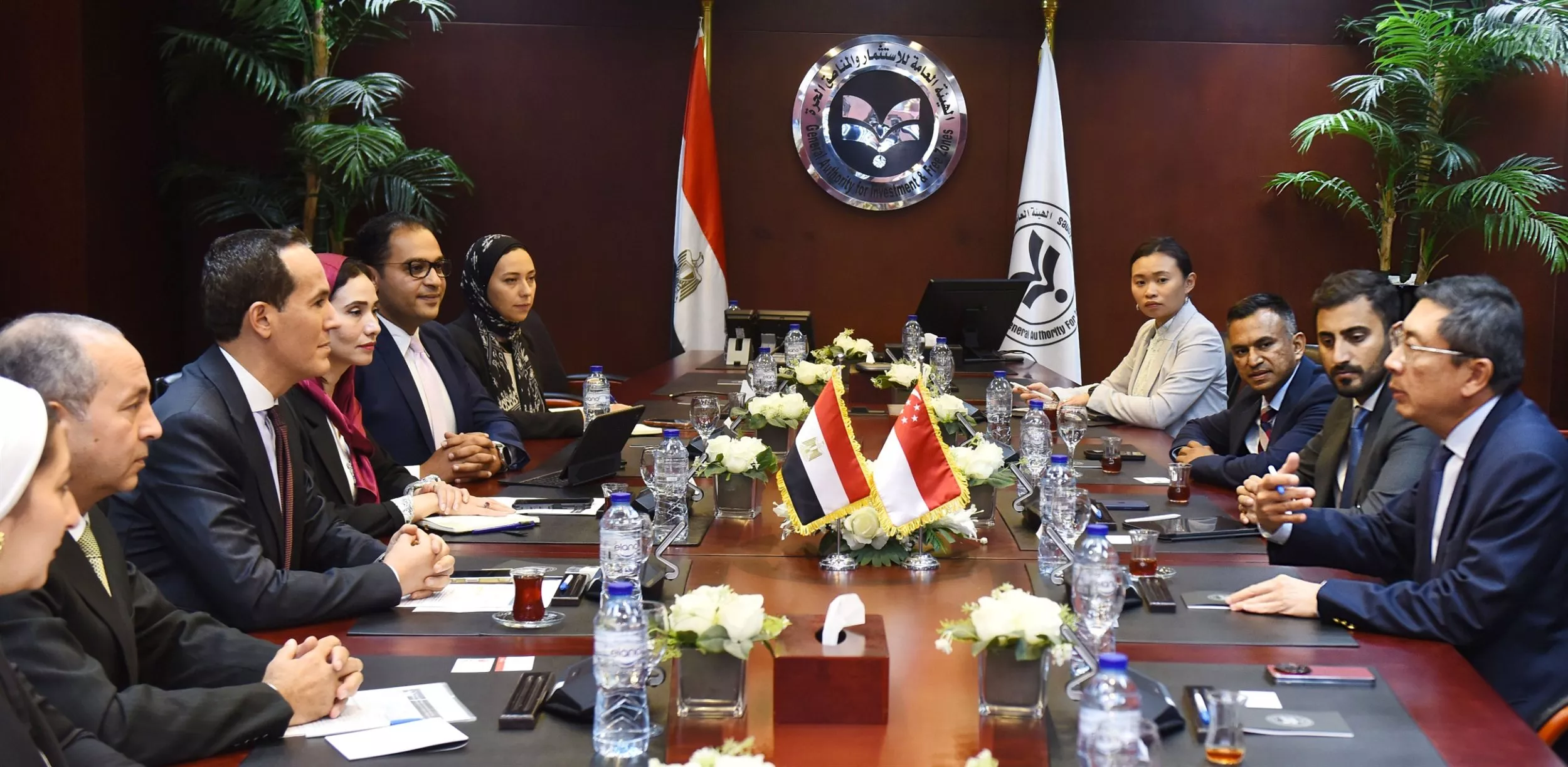 رئيس هيئة الاستثمار يجتمع مع مجموعة تولارام السنغافورية