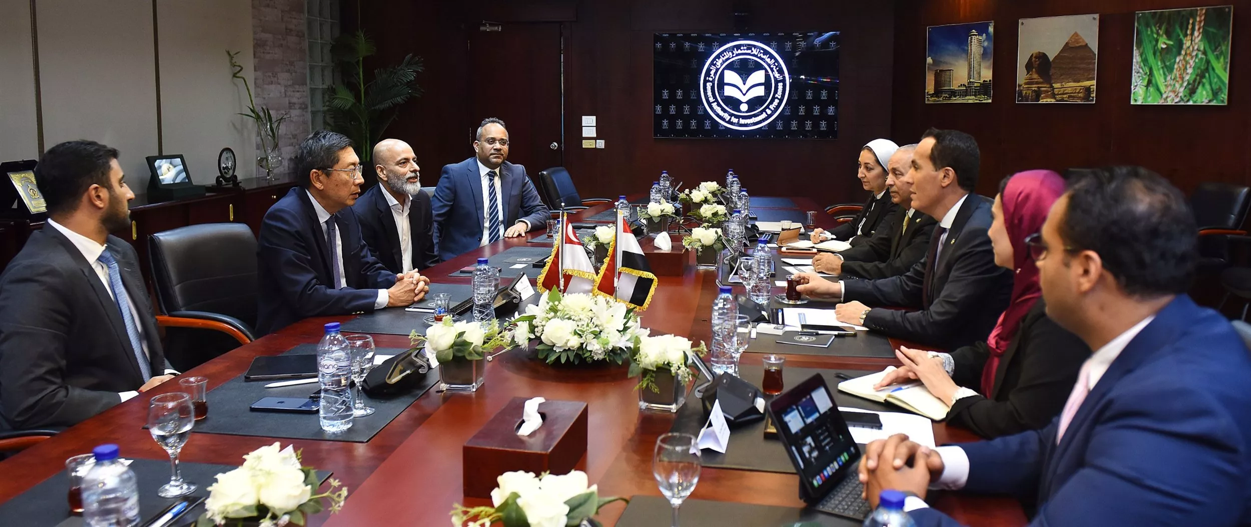 رئيس هيئة الاستثمار يجتمع مع مجموعة تولارام السنغافورية