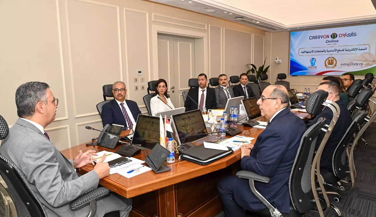 وزير التموين يجتمع مع مسؤولي شركة أدفانسز تليكوم