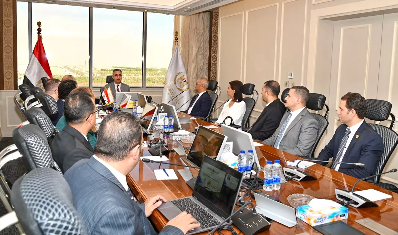وزير التموين يجتمع مع مسؤولي شركة أدفانسز تليكوم