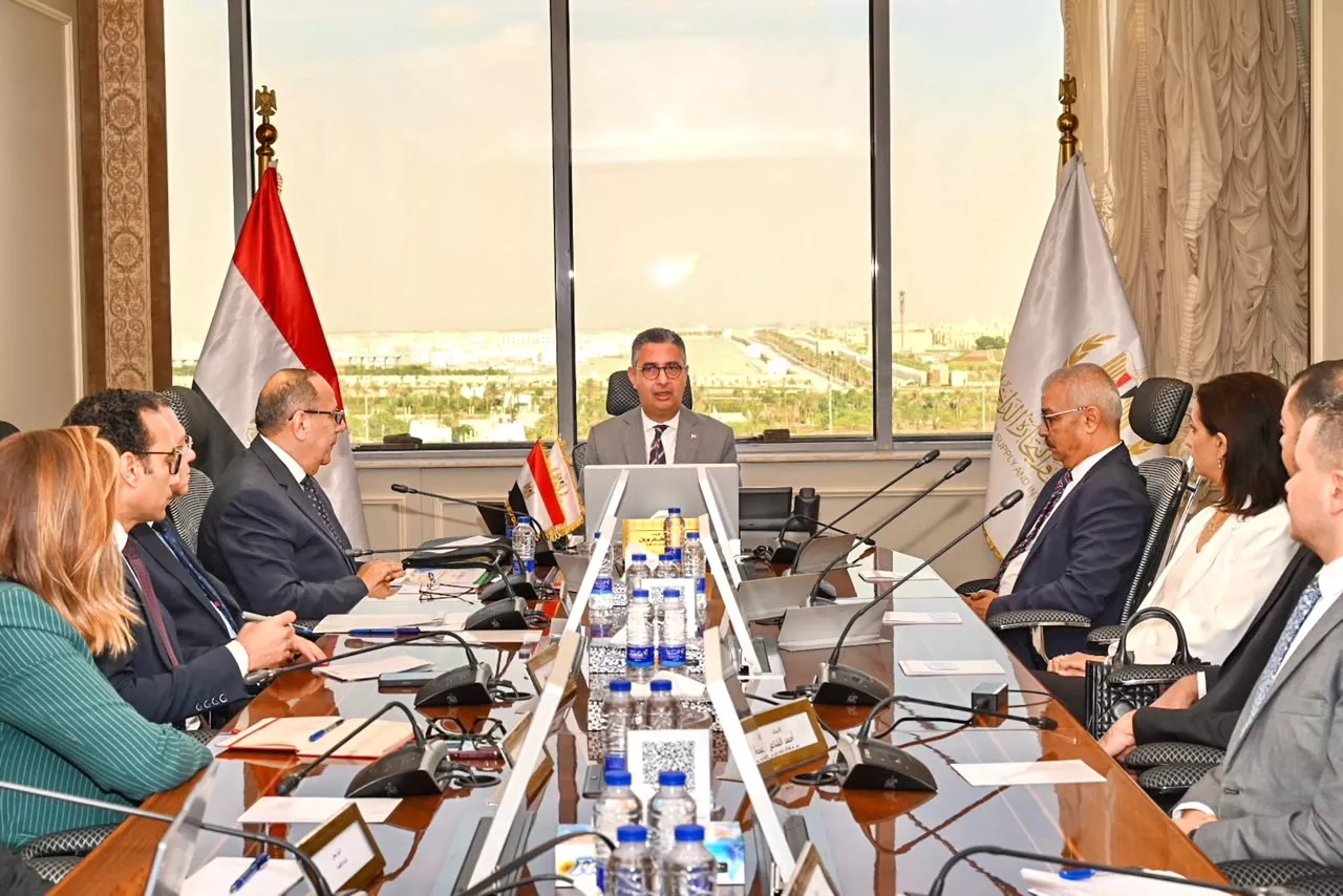وزير التموين يجتمع مع مسؤولي شركة أدفانسز تليكوم