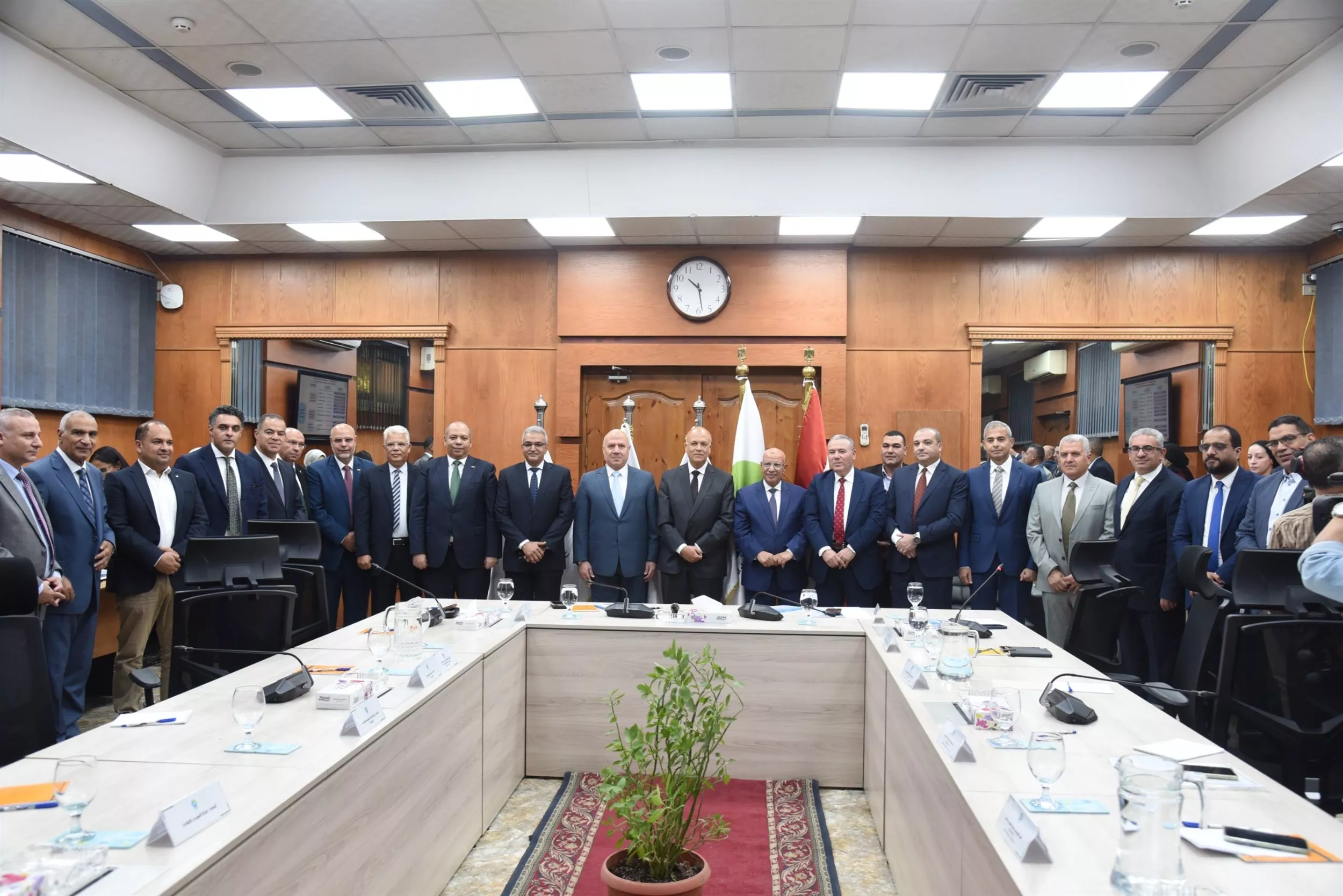 توقيع عقود تشغيل وصيانة 11 محطة تحلية بطاقة 485 ألف متر مكعب