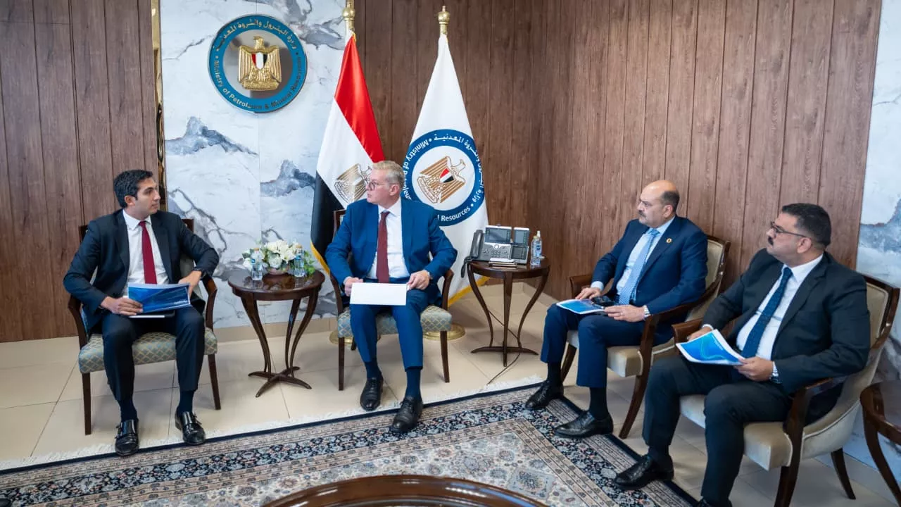 وزير البترول يجتمع مع رئيس فيرتيجلوب