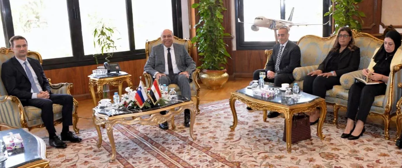 وزير الطيران المدني مع السفير السلوفيني