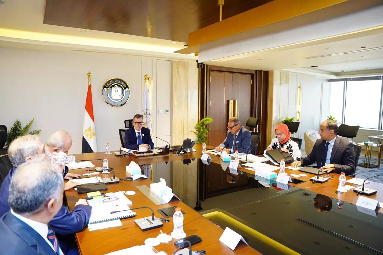 وزير التخطيط يترأس اجتماعًا لبحث الاستغلال الأمثل لأصول بنك الاستثمار القومي