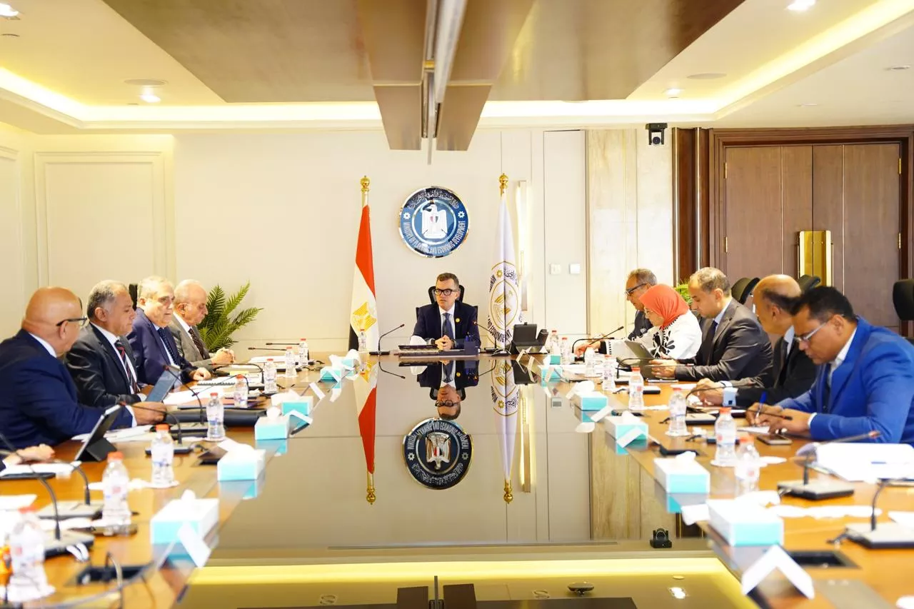 وزير التخطيط يترأس اجتماعًا لبحث الاستغلال الأمثل لأصول بنك الاستثمار القومي