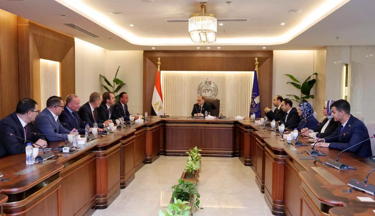 توقيع شراكة استراتيجية بين سانوفي وإيست فارما