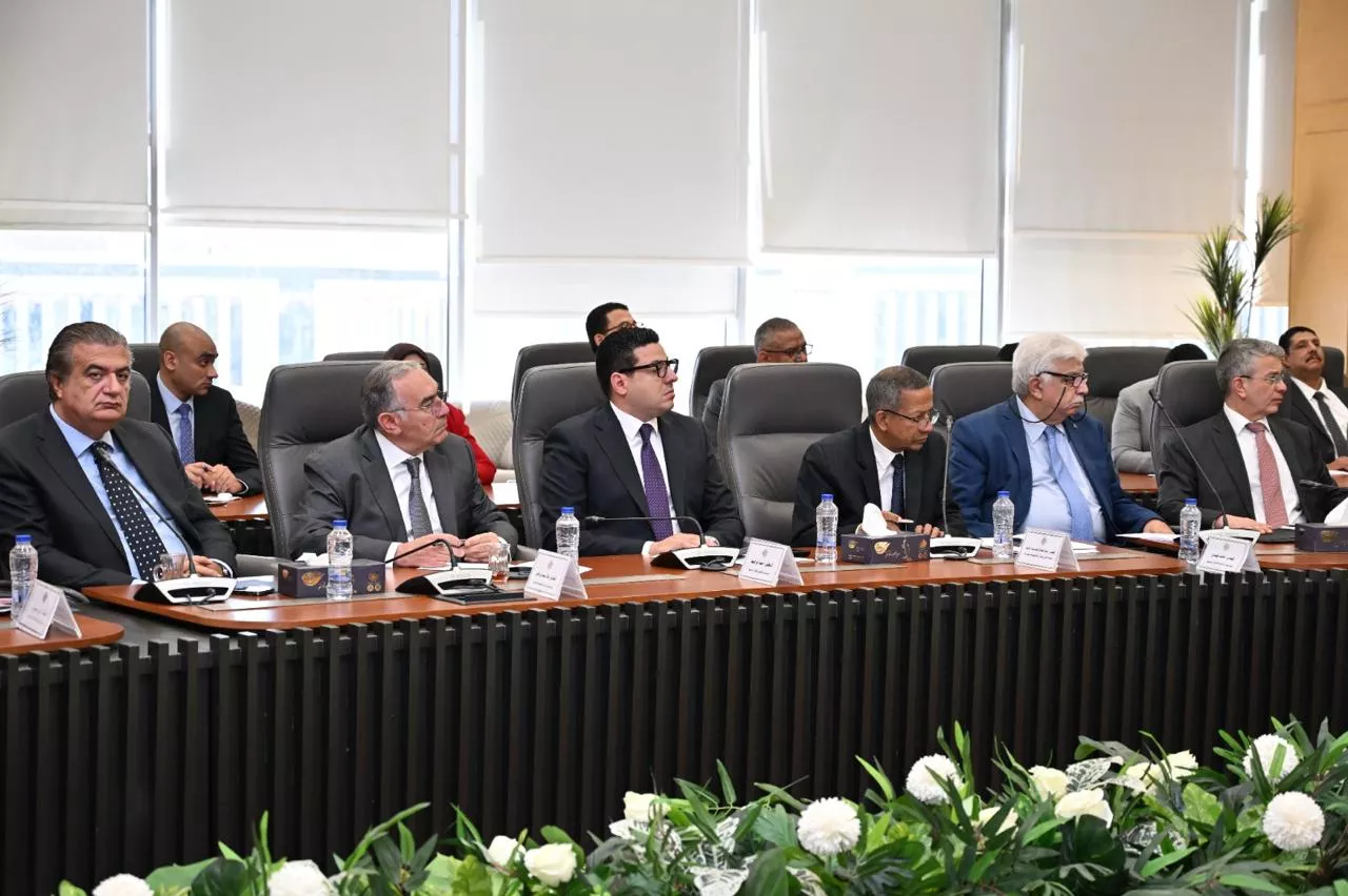 وزيرا الاستثمار والصناعة في اجتماع مع ممثلي المصانع المتكاملة ونصف المتكاملة ومصانع الدرفلة