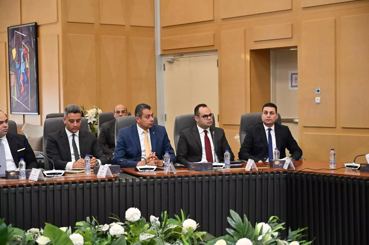 وزيرا الاستثمار والصناعة في اجتماع مع ممثلي المصانع المتكاملة ونصف المتكاملة ومصانع الدرفلة