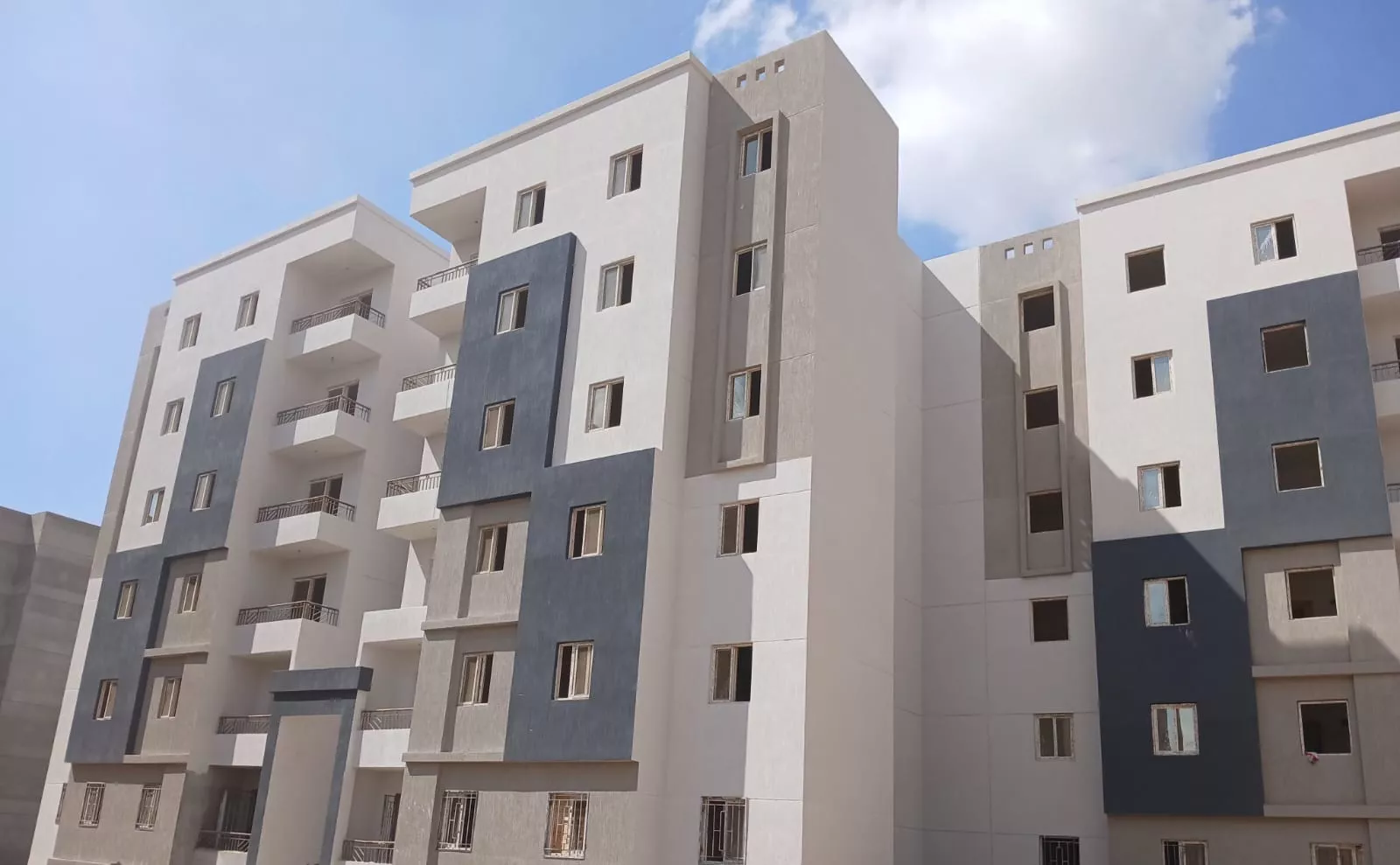 وزيرة الإسكان تتابع موقف تنفيذ مشروعات المرافق والإسكان والتنمية بالمدن الجديدة