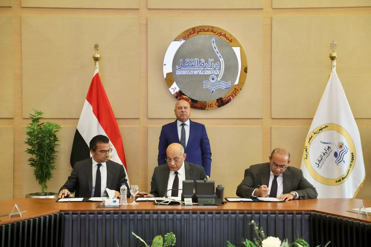 وزير النقل يشهد توقيع مذكرة تفاهم لإنشاء مركز لوجستي متكامل بميناء الدخيلة