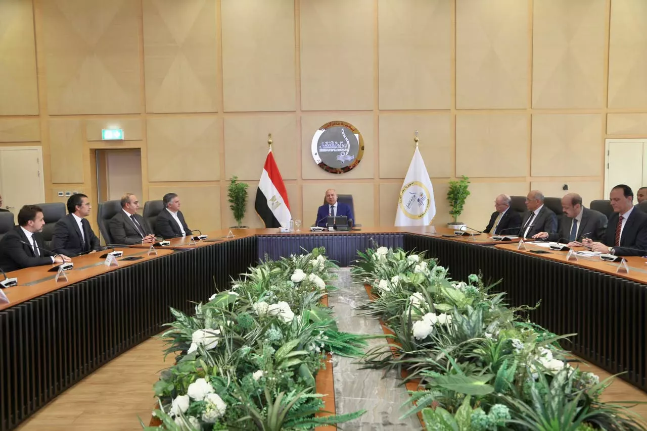 وزير النقل يشهد توقيع مذكرة تفاهم لإنشاء مركز لوجستي متكامل بميناء الدخيلة