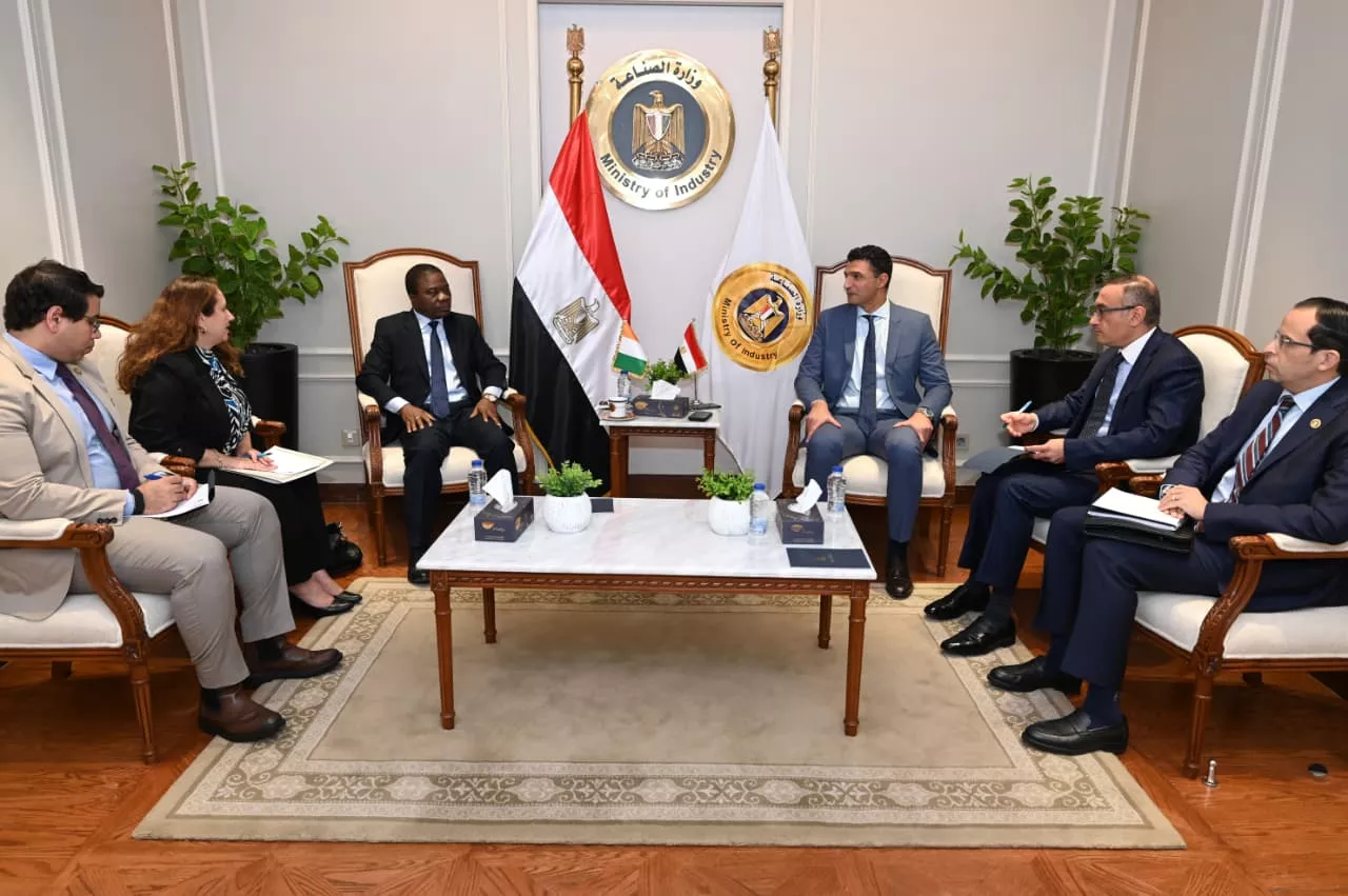 وزير الصناعة يجتمع مع سفير كوت ديفوار لدى مصر