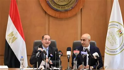الحكومة تبدأ تنفيذ التكليف الرئاسي بتحسين أجور المعلمين