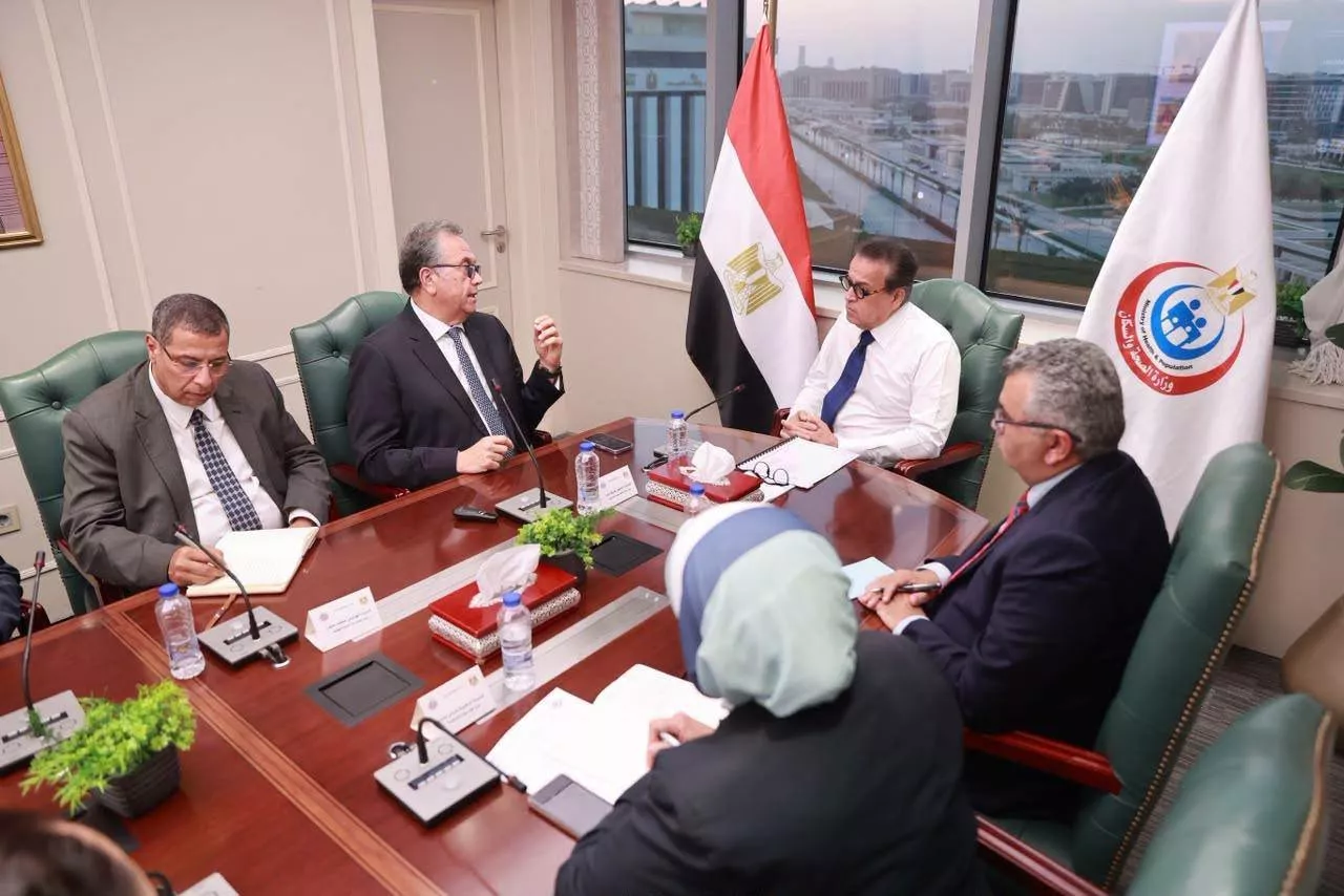 وزير الصحة يجتمع مع شركة تكنوويف المتخصصة