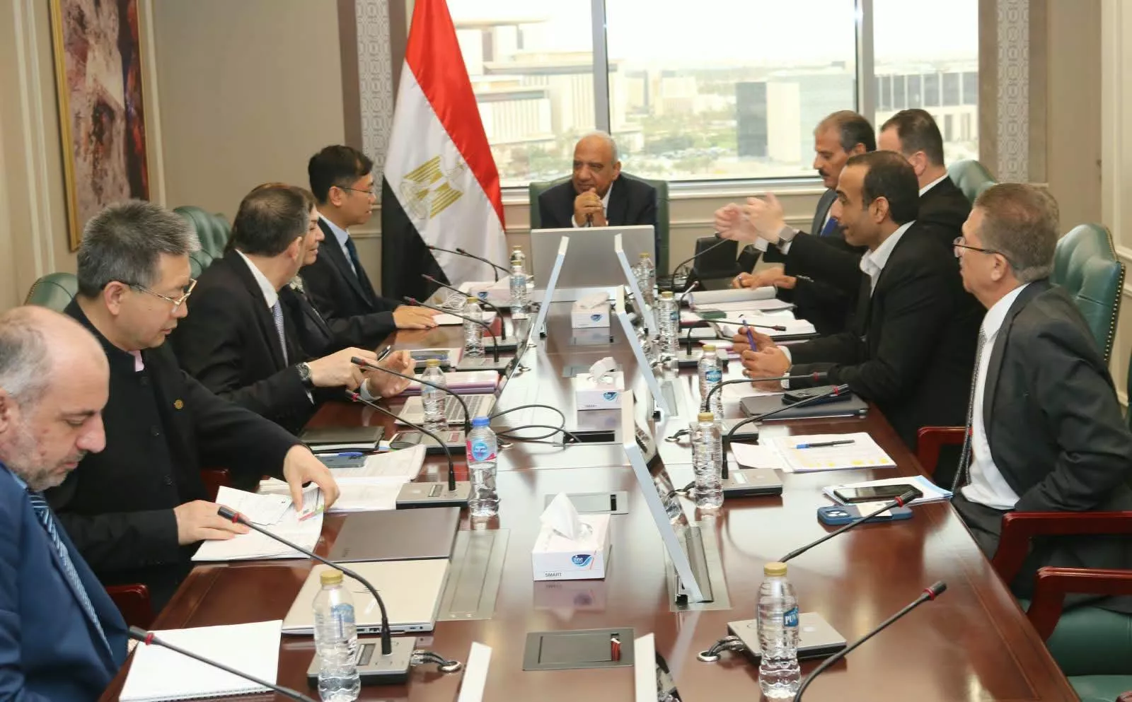 وزير الكهرباء يجتمع بوفد شركة EDRA العالمية