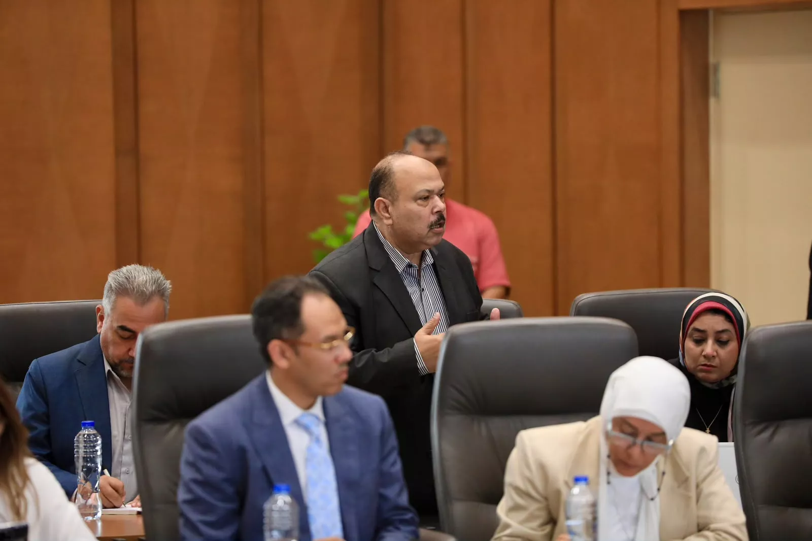 الحكومة تبدأ تنفيذ التكليف الرئاسي بتحسين أجور المعلمين