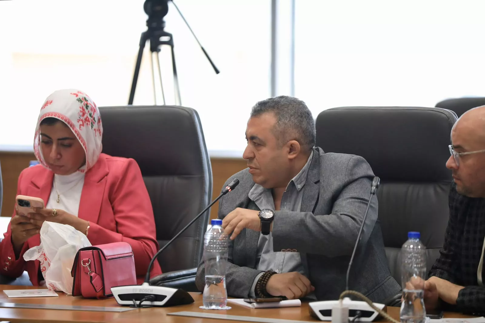 الحكومة تبدأ تنفيذ التكليف الرئاسي بتحسين أجور المعلمين