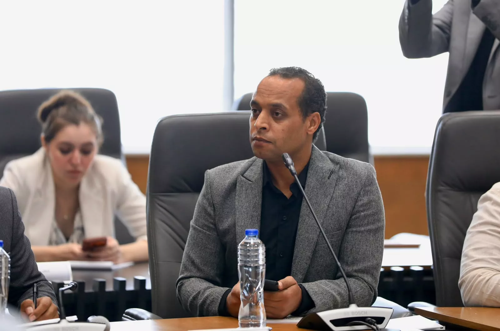الحكومة تبدأ تنفيذ التكليف الرئاسي بتحسين أجور المعلمين