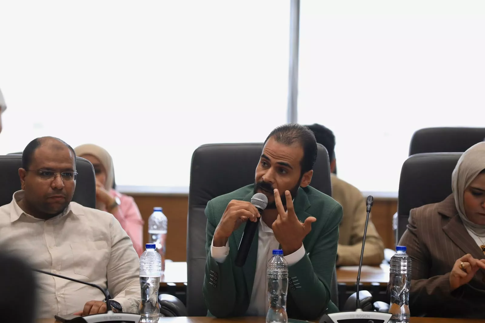 الحكومة تبدأ تنفيذ التكليف الرئاسي بتحسين أجور المعلمين