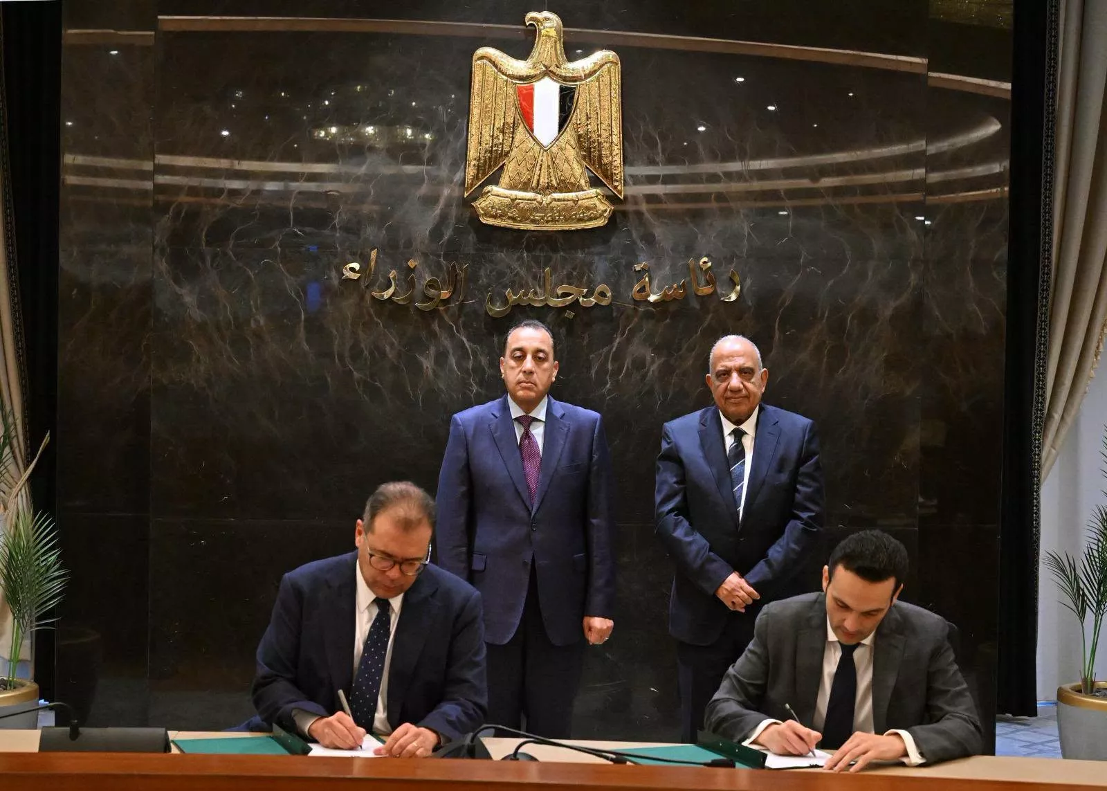 توقيع اتفاقيات بشأن تمويل وتنفيذ مشروع دندرة للطاقة الشمسية