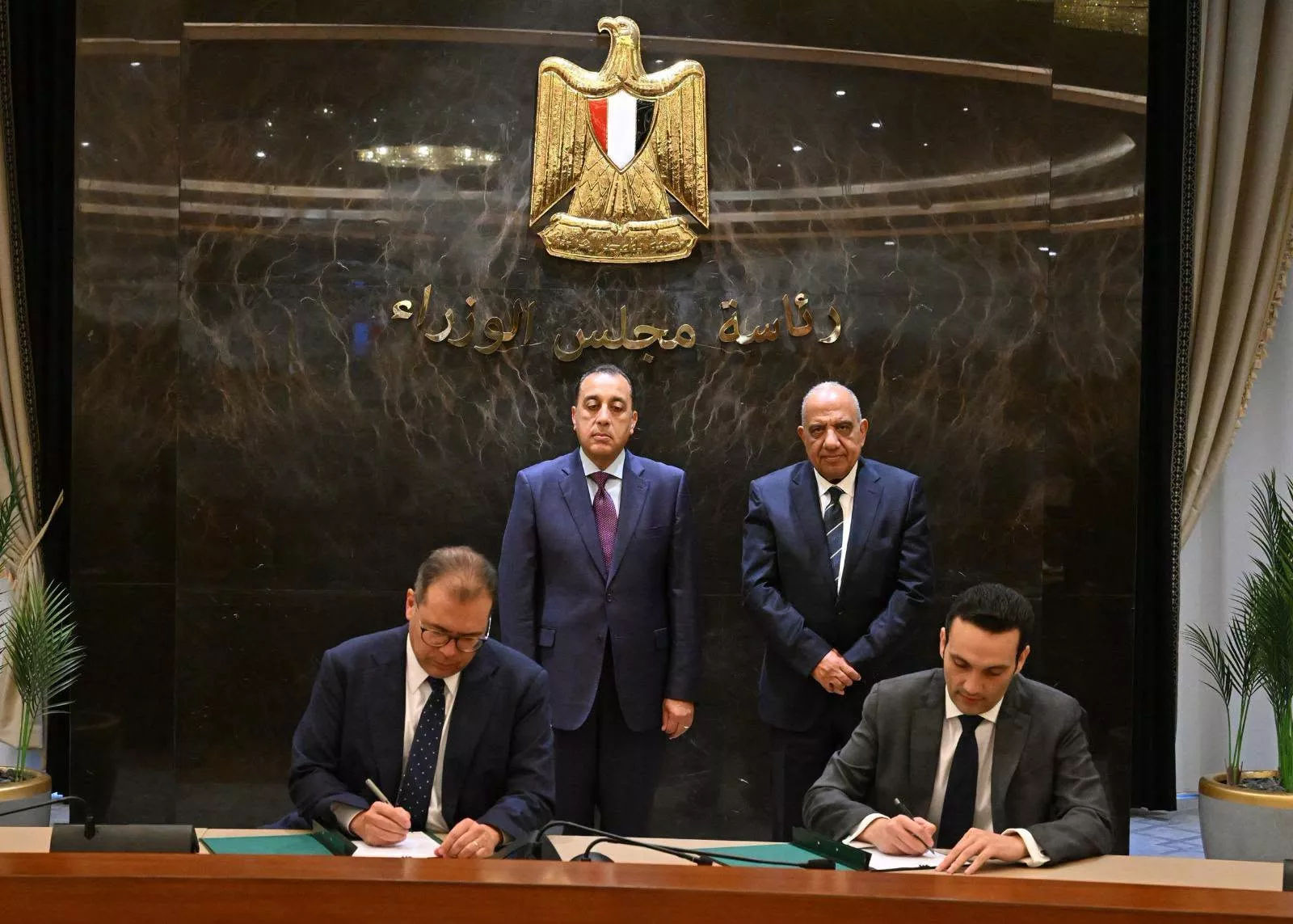 توقيع اتفاقيات بشأن تمويل وتنفيذ مشروع دندرة للطاقة الشمسية