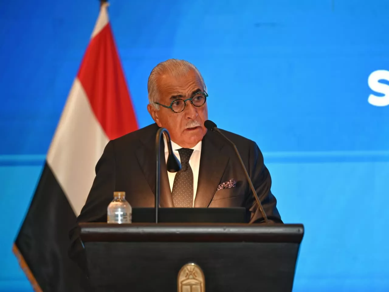 وزير الصناعة يشارك في منتدى توسيع نطاق الشركات الرائدة في قطاعي الأدوية والصناعات الزراعية
