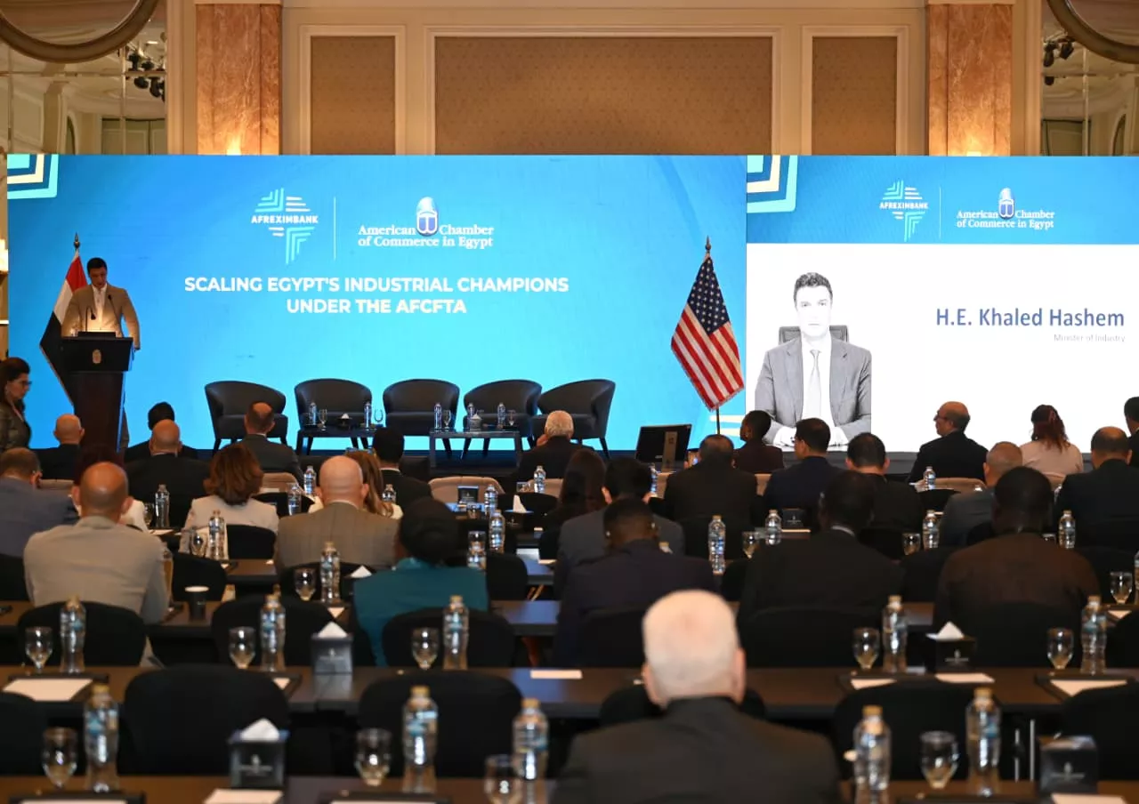 وزير الصناعة يشارك في منتدى توسيع نطاق الشركات الرائدة في قطاعي الأدوية والصناعات الزراعية