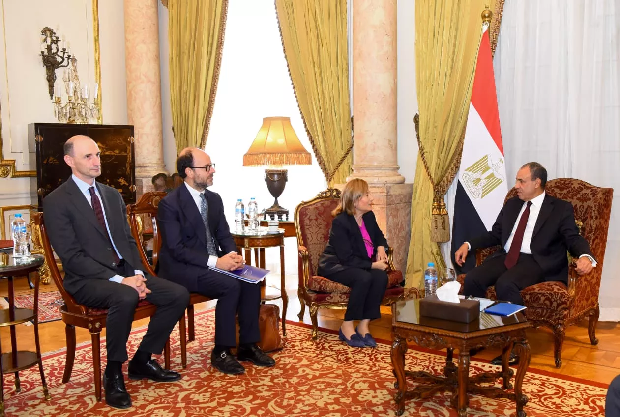وزير الخارجية يستقبل نائبة رئيس بنك الاستثمار الأوروبي