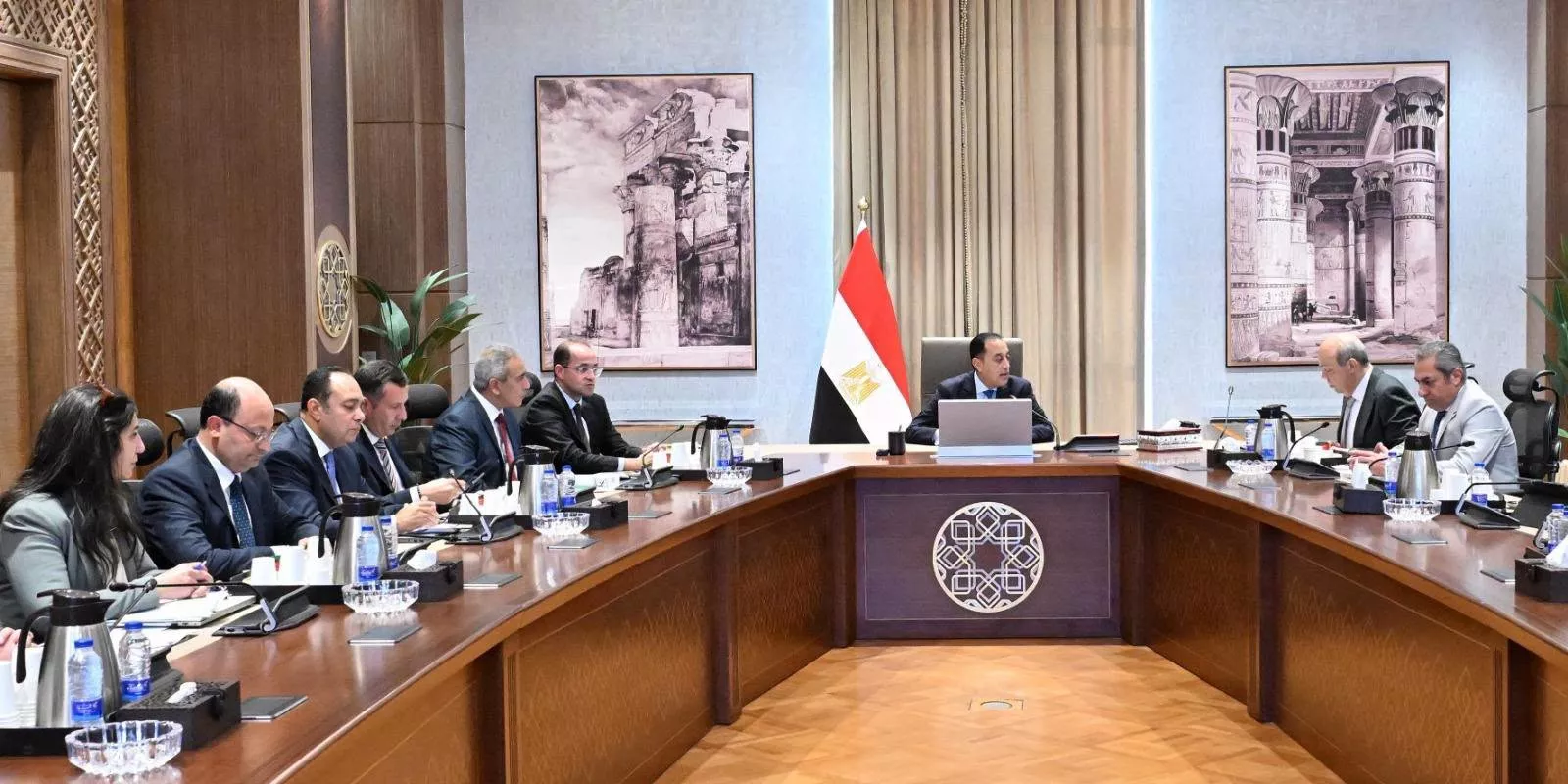 رئيس الوزراء يستعرض مقترحات لتطوير مطار العاصمة الجديدة