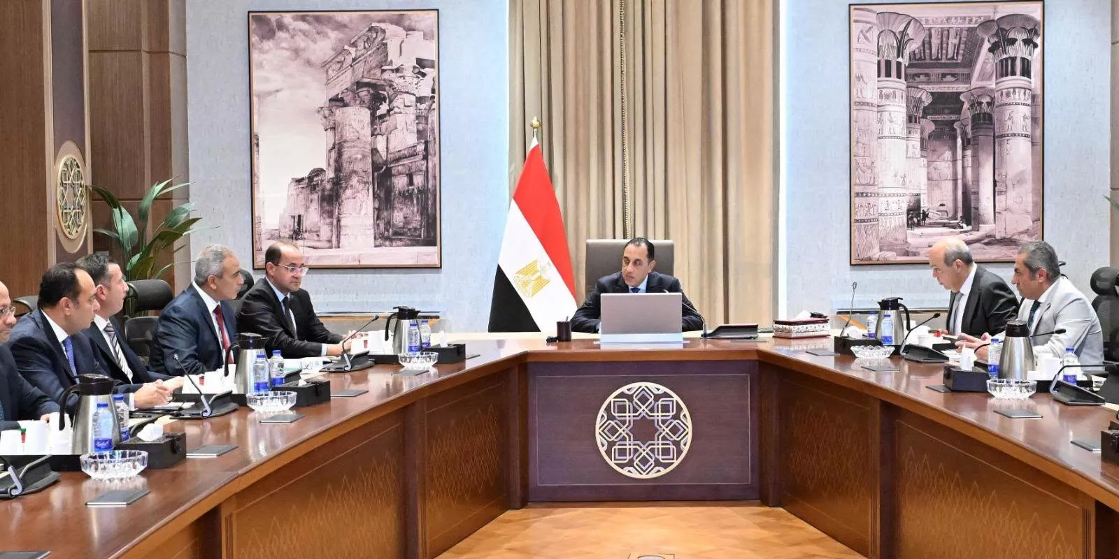 رئيس الوزراء يستعرض مقترحات لتطوير مطار العاصمة الجديدة