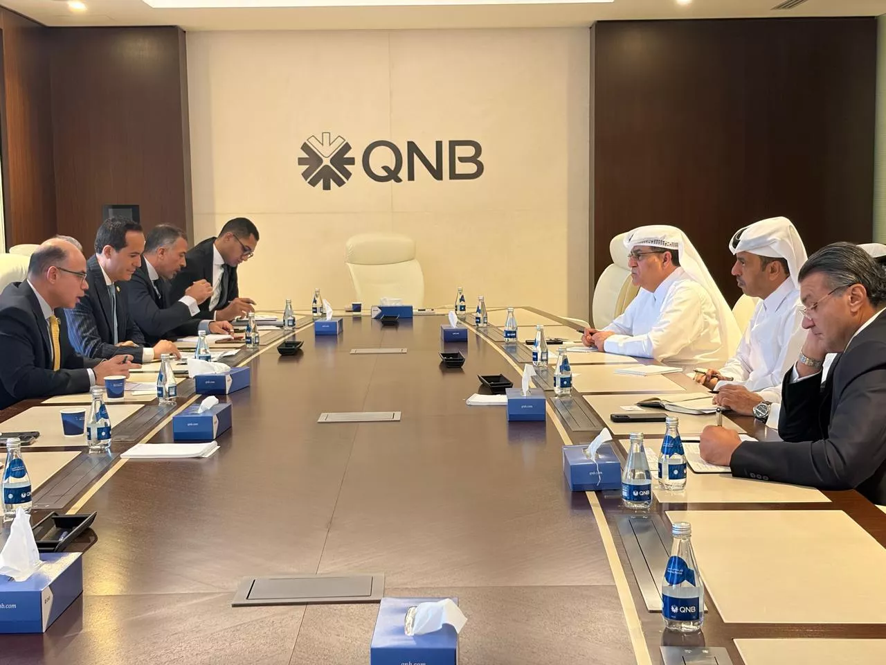 وزير الاستثمار يجتمع مع الرئيس التنفيذي لمجموعة QNB