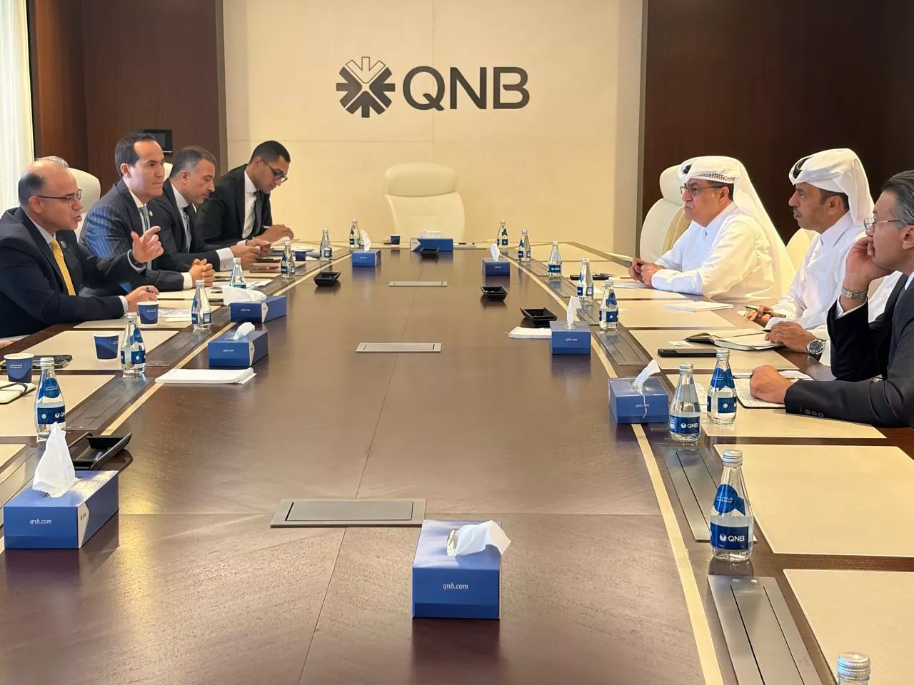وزير الاستثمار يجتمع مع الرئيس التنفيذي لمجموعة QNB