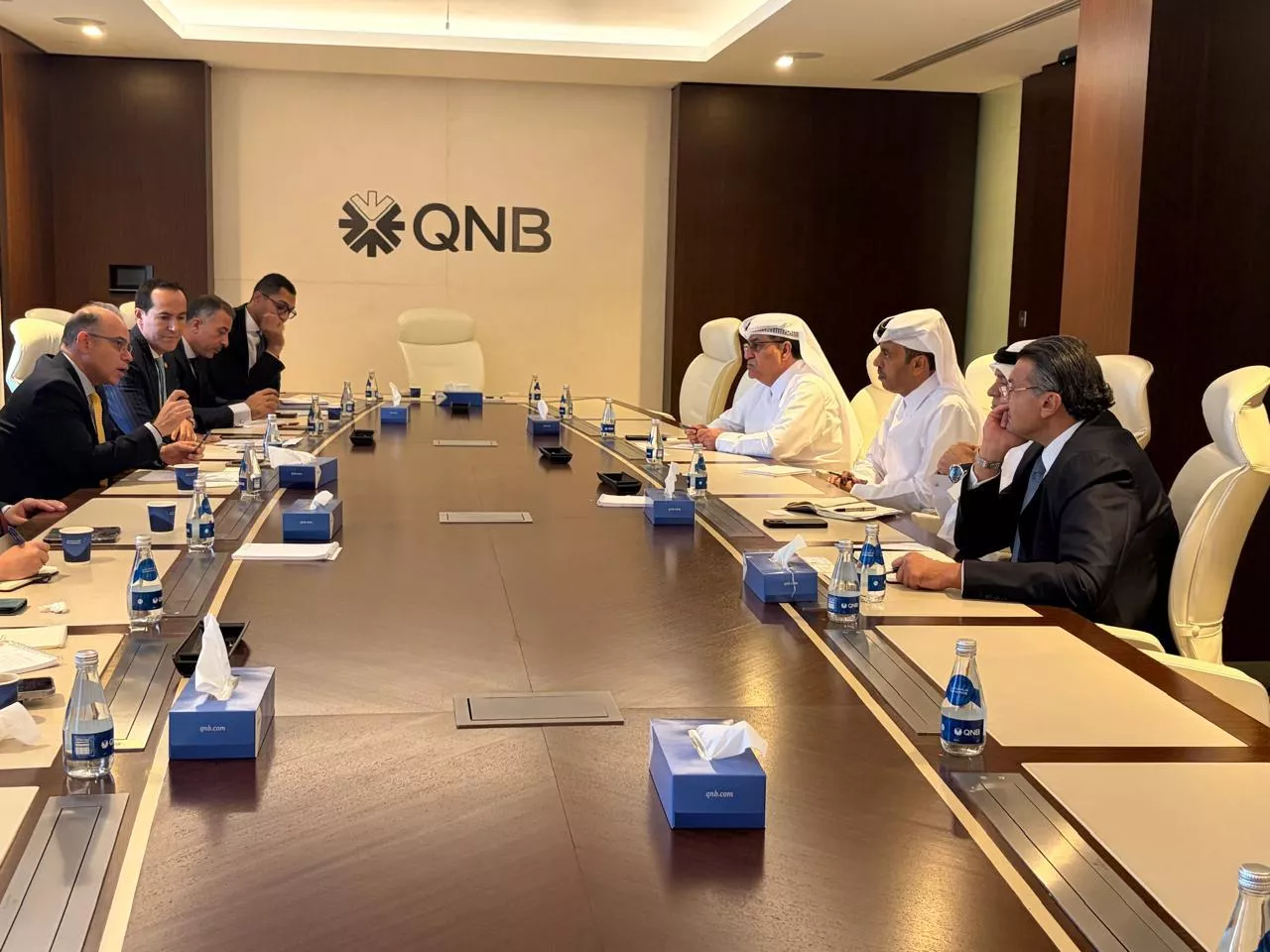 وزير الاستثمار يجتمع مع الرئيس التنفيذي لمجموعة QNB