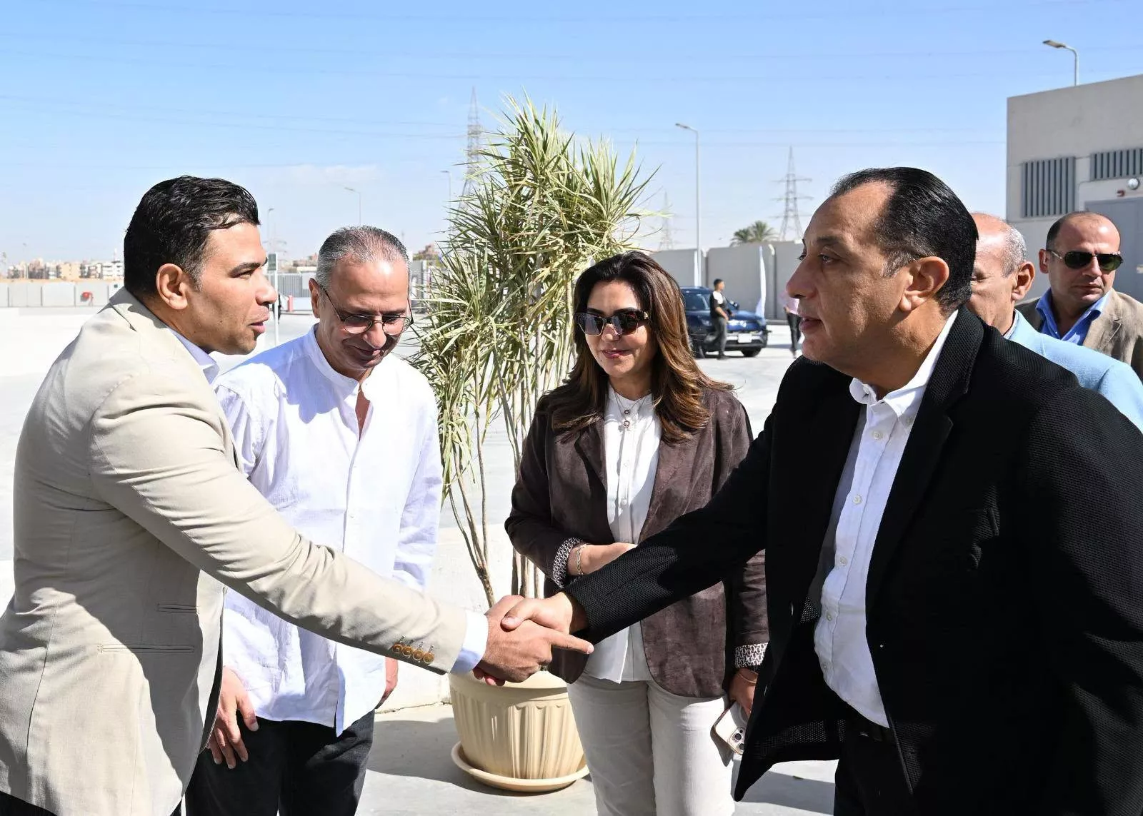 رئيس الوزراء يفتتح مشروعات خدمية وتنموية في محافظة السويس
