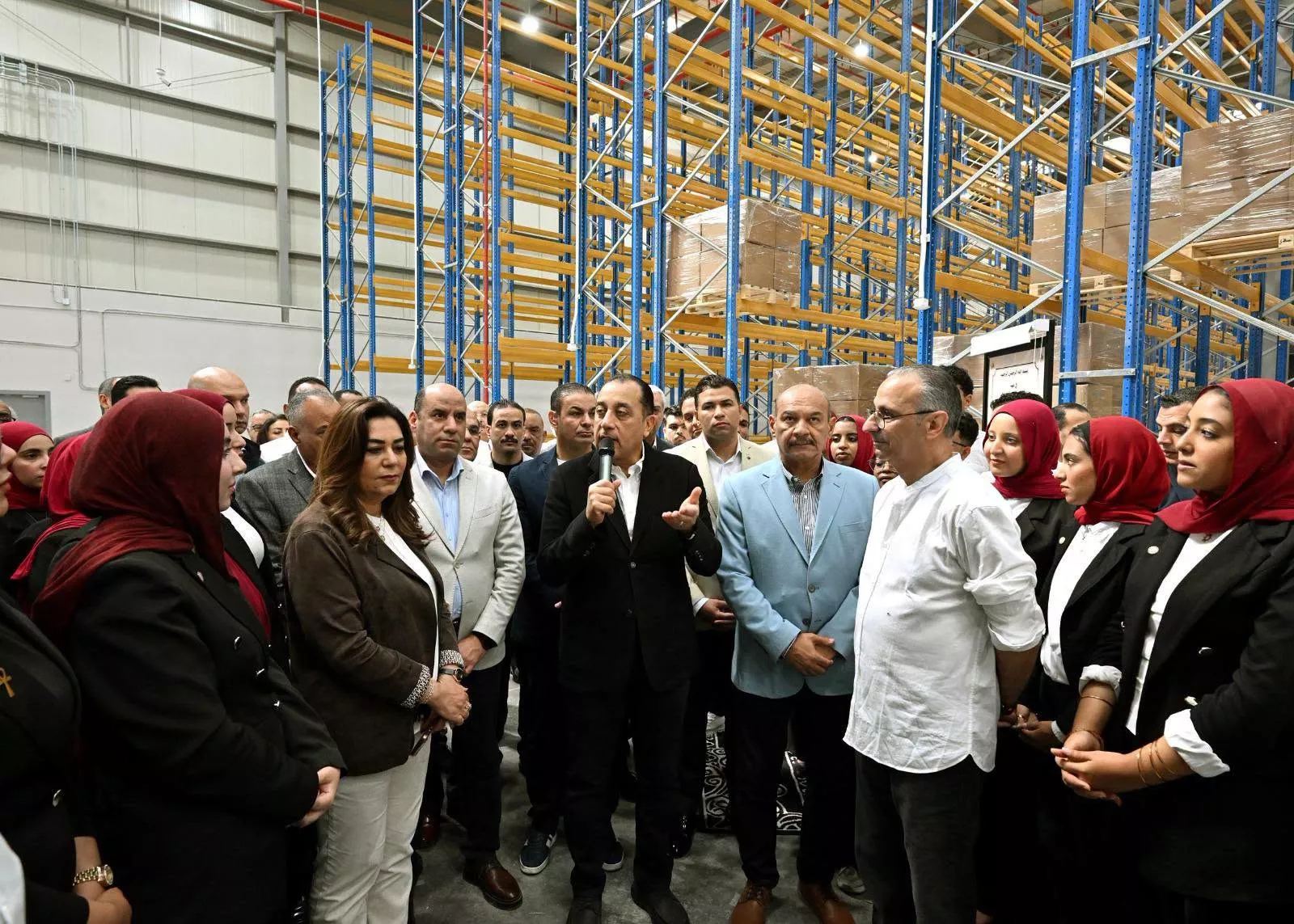 رئيس الوزراء يفتتح مستودع السويس الاستراتيجي للسلع الغذائية بحي عتاقة